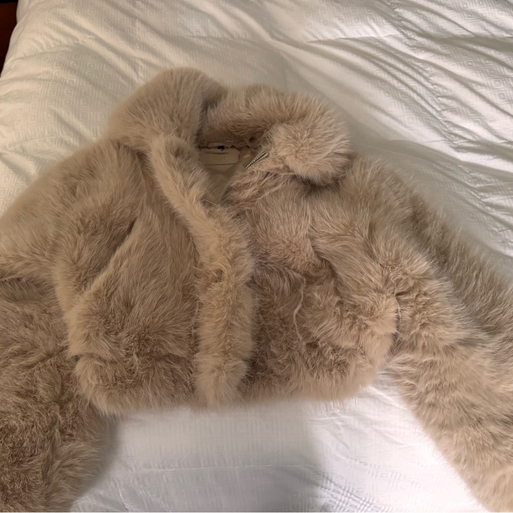 Brand new Blank NYC Faux Fur Cropped Jacket in Cream